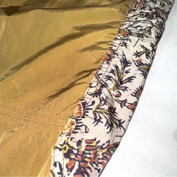 Urban Outfitters Gold Joggers Size US SM - Picture 2 of 11